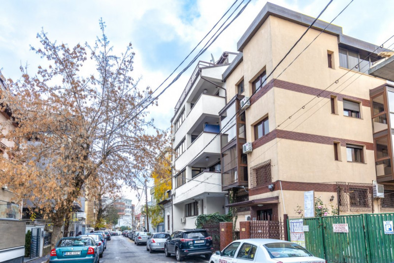 Apartament in vila / 3 camere și dependințe / Liber / Finisat