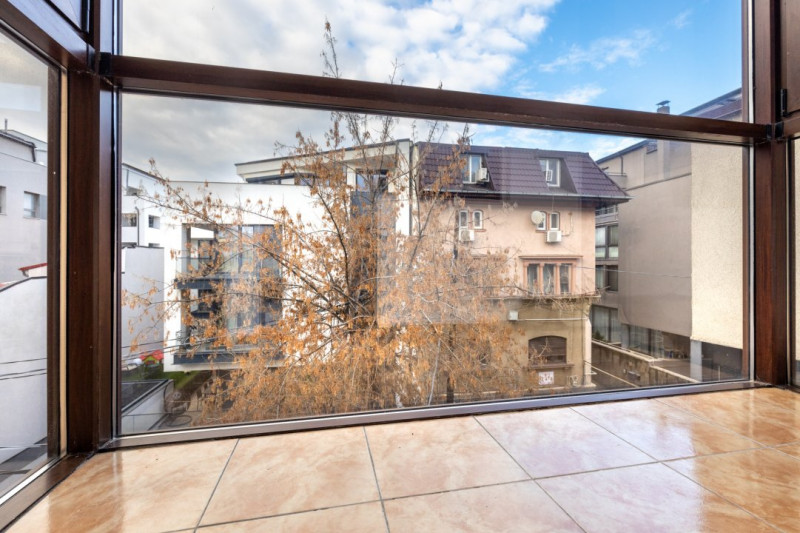 Apartament in vila / 3 camere și dependințe / Liber / Finisat