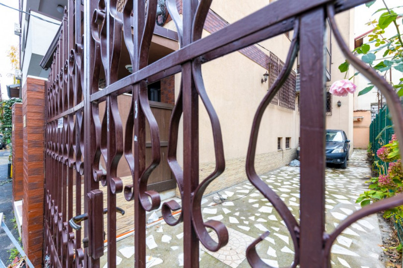 Apartament in vila / 3 camere și dependințe / Liber / Finisat
