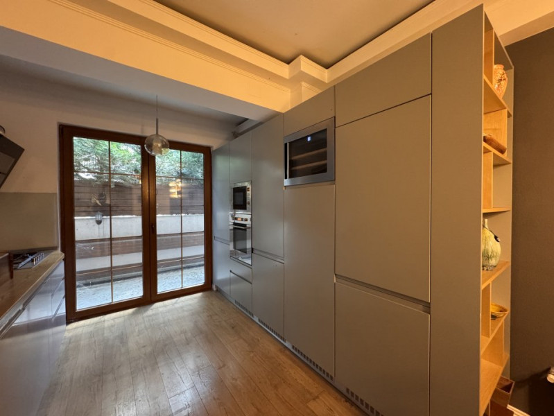 Apartament cu curte proprie de 90 mp în Herăstrău – La prima închiriere!