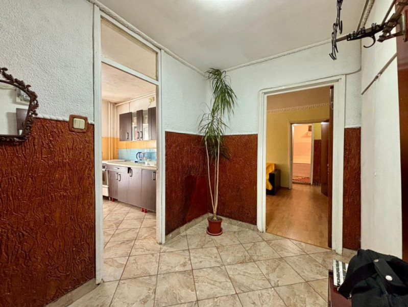 AUCHAN TITAN/AN CONSTRUCTIE 1980/BOXA