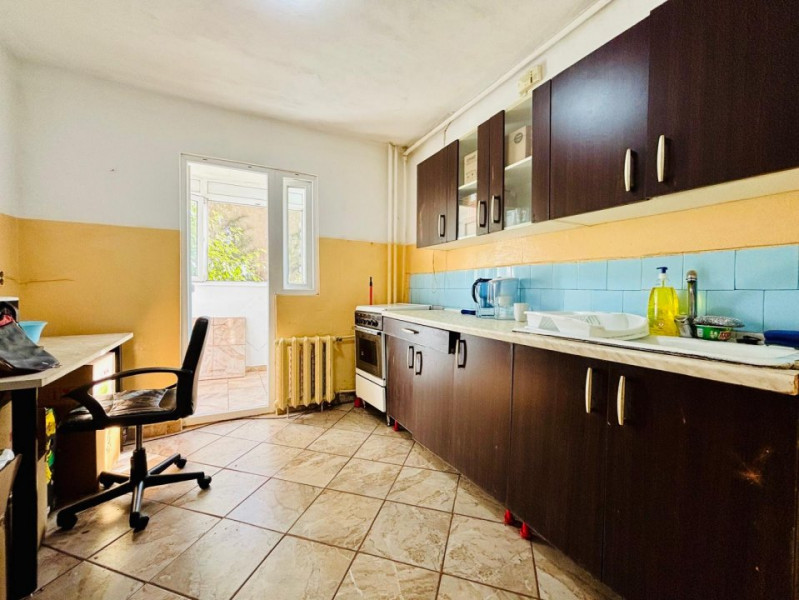 AUCHAN TITAN/AN CONSTRUCTIE 1980/BOXA