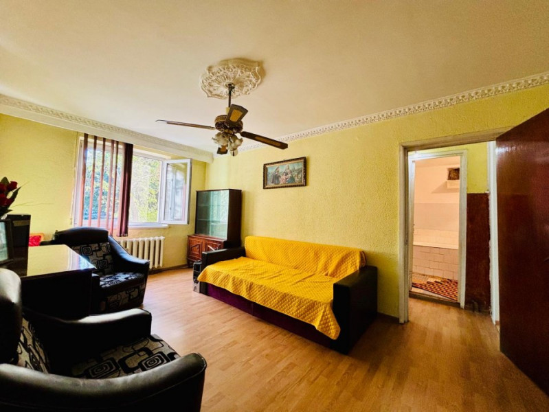 AUCHAN TITAN/AN CONSTRUCTIE 1980/BOXA