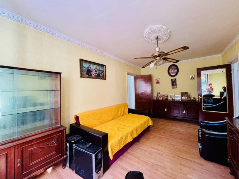 AUCHAN TITAN/AN CONSTRUCTIE 1980/BOXA