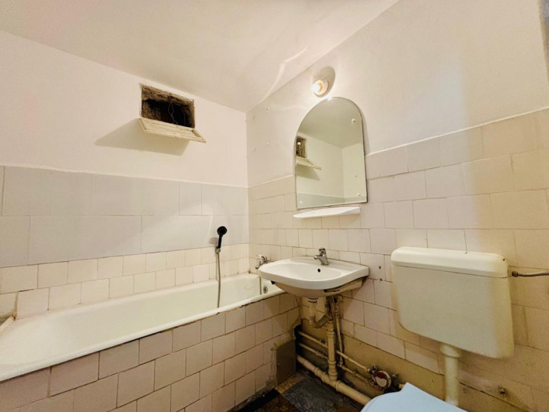 AUCHAN TITAN/AN CONSTRUCTIE 1980/BOXA