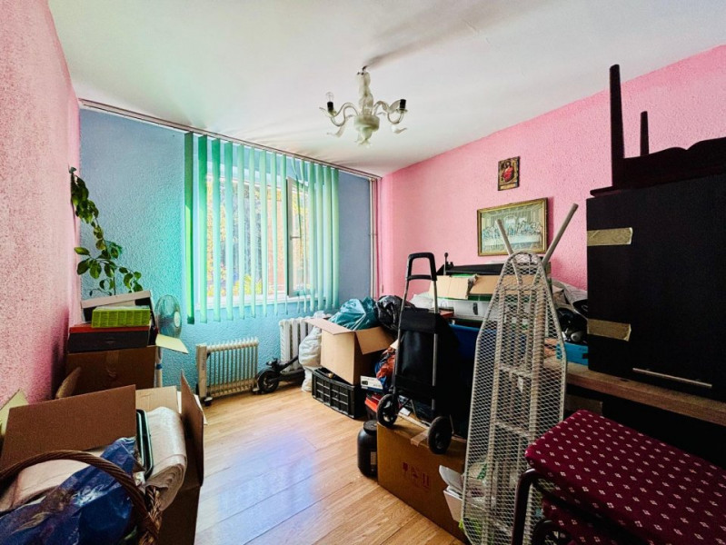 AUCHAN TITAN/AN CONSTRUCTIE 1980/BOXA