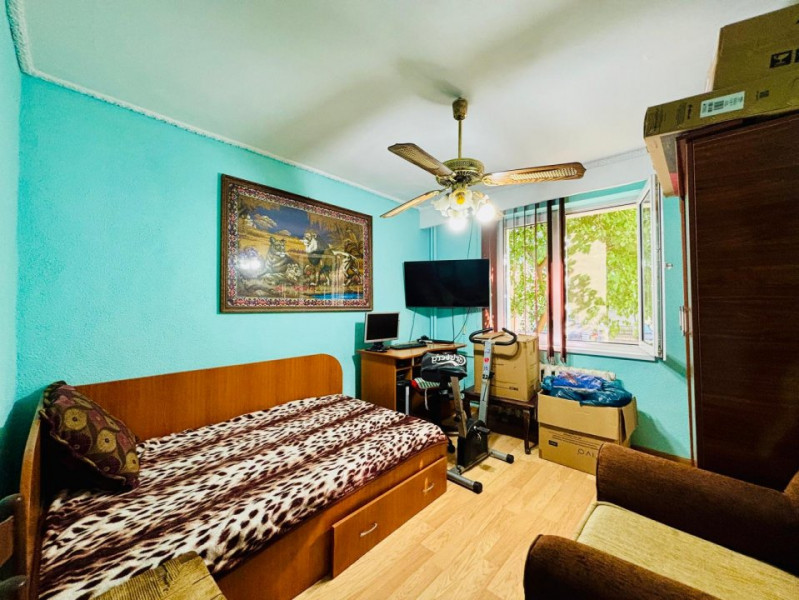 AUCHAN TITAN/AN CONSTRUCTIE 1980/BOXA