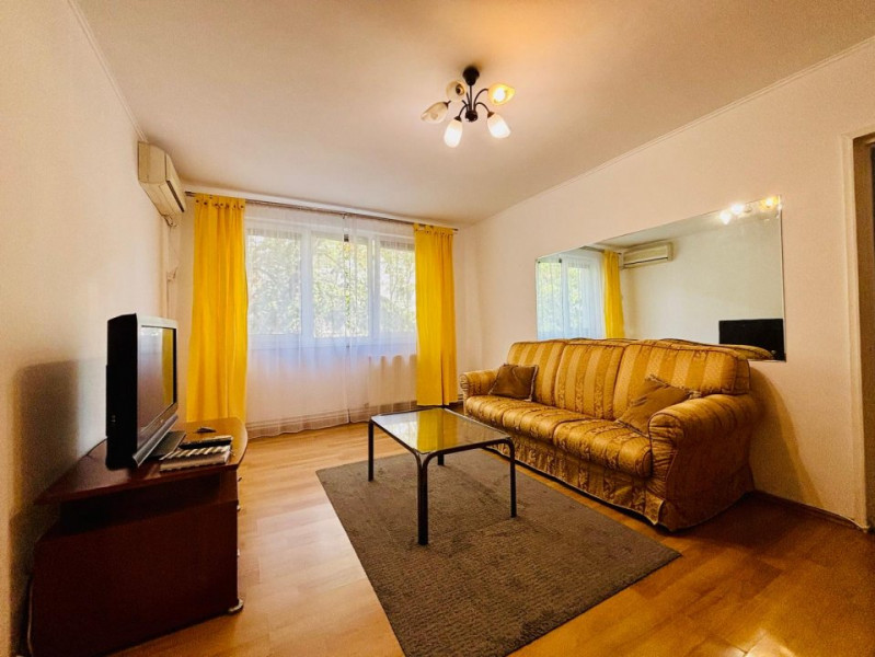 1 Decembrie | Centrala proprie | Etaj 1/4