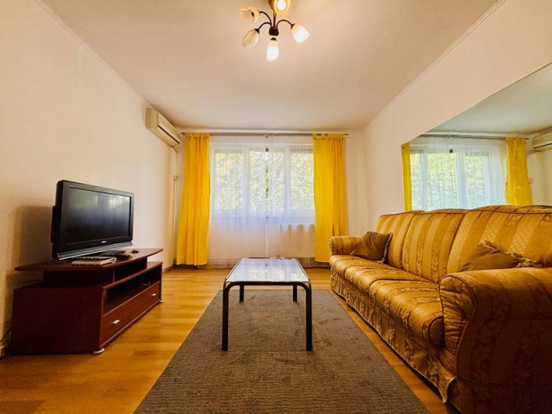 1 Decembrie | Centrala proprie | Etaj 1/4