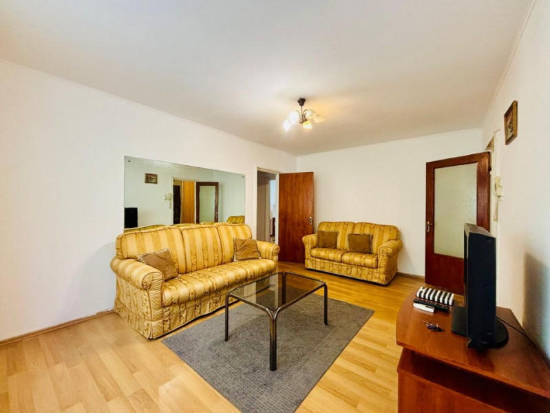 1 Decembrie | Centrala proprie | Etaj 1/4