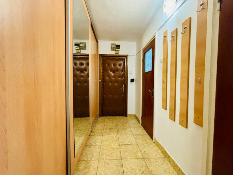 1 Decembrie | Centrala proprie | Etaj 1/4