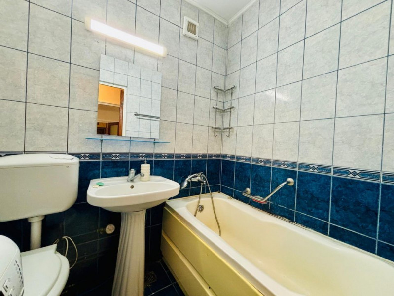 1 Decembrie | Centrala proprie | Etaj 1/4