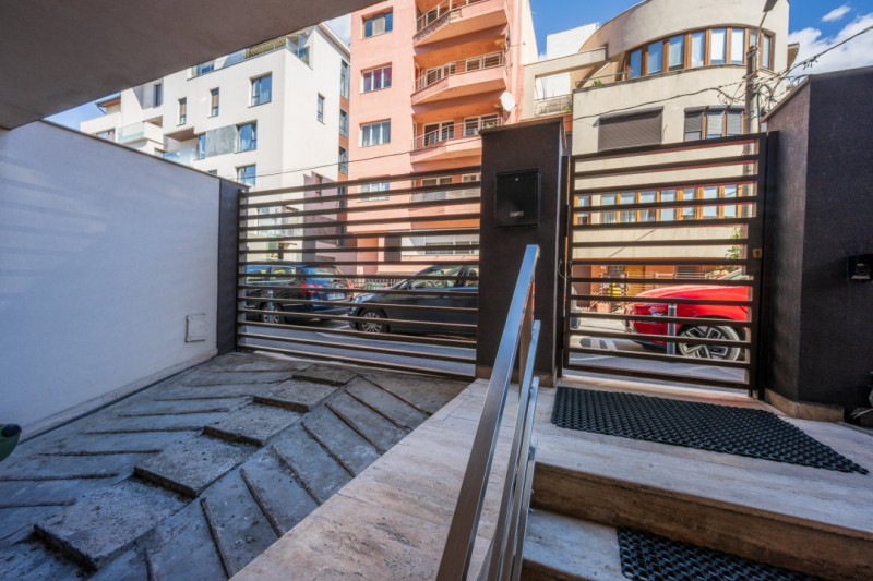 CLĂDIRE DE BIROURI – IMOBIL EMBLEMATIC ÎN ZONA KISELEFF – AVIATORILOR!