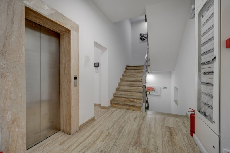 CLĂDIRE DE BIROURI – IMOBIL EMBLEMATIC ÎN ZONA KISELEFF – AVIATORILOR!