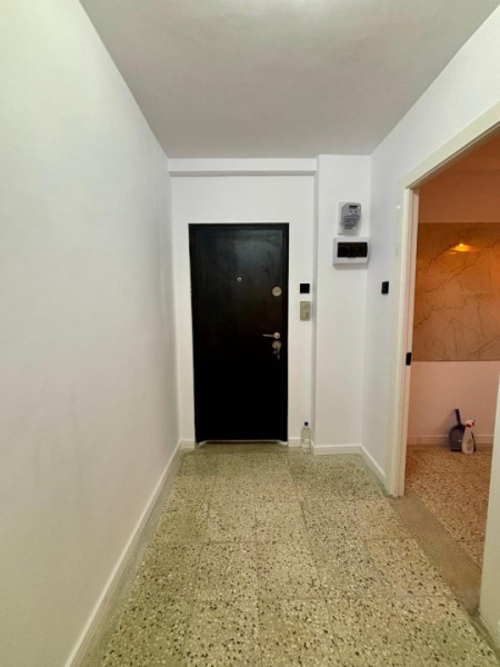 POLICLINICA TITAN / P-TA SALAJAN / RENOVAT COMPLET / GATA DE MUTARE