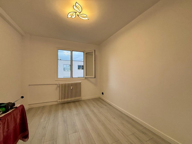 POLICLINICA TITAN / P-TA SALAJAN / RENOVAT COMPLET / GATA DE MUTARE