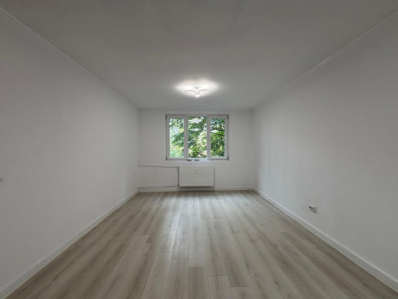 Mega Mall | Renovat la cheie | Balcon 9 mp