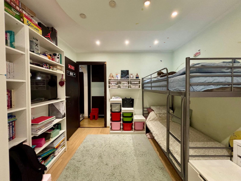 Apartament 2 camere Metrou 1 decembrie 8 minute / Boxa la subsol 