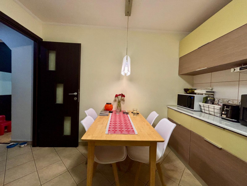 Apartament 2 camere Metrou 1 decembrie 8 minute / Boxa la subsol 