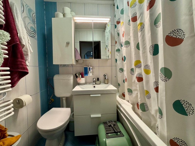 Apartament 2 camere Metrou 1 decembrie 8 minute / Boxa la subsol 